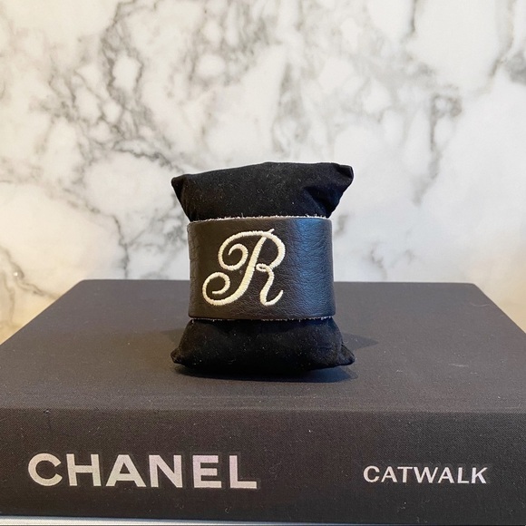 𝅺ROOTS Reversible leather CUFF monogrammed “R” - Picture 1 of 6